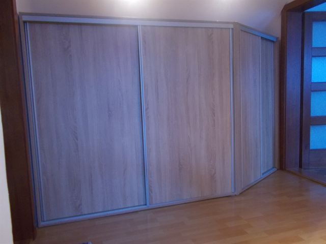 Vestavěné skříně