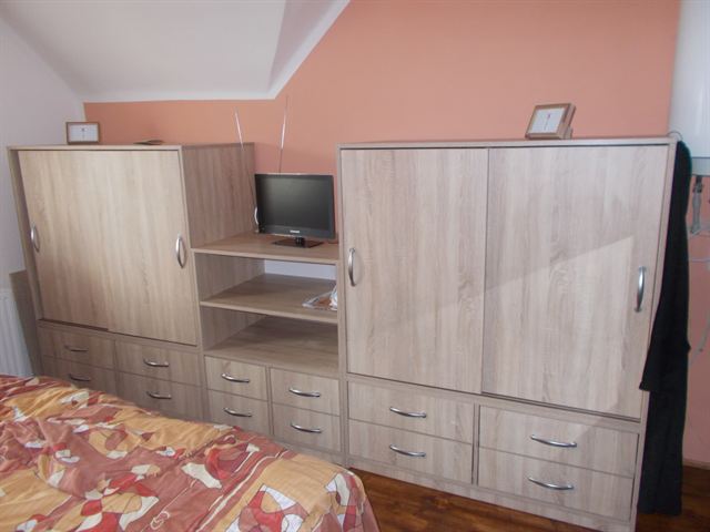 Vestavěné skříně